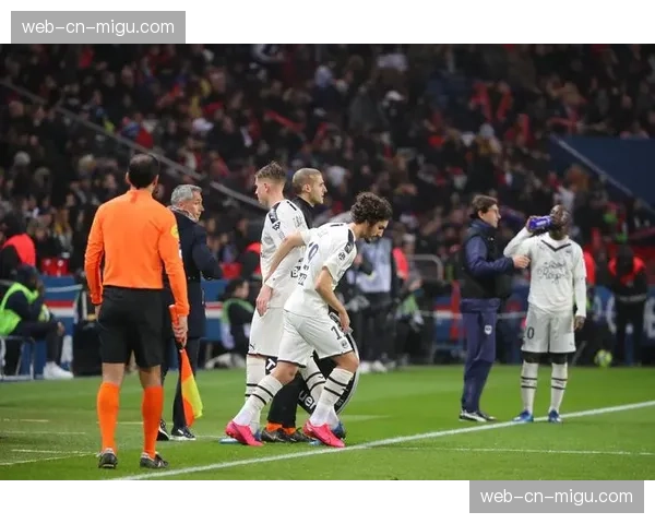 VAR争议再起：法甲裁判标准是否亟待统一？技术介入边界引讨论