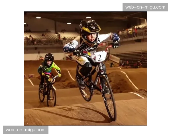 BMX泥地竞速国家系列赛：雨中混战，黑马车队包揽领奖台